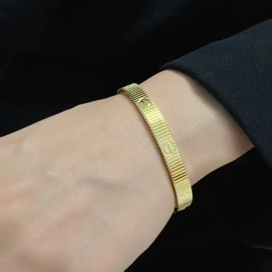 Cartier Love Ribbed Cuff bracelet 18k yellow gold 17cm