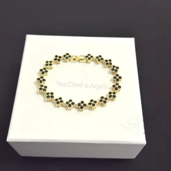 Van Cleef Arpels Alhambra bracelet yellow gold metal with black gemstones 18cm