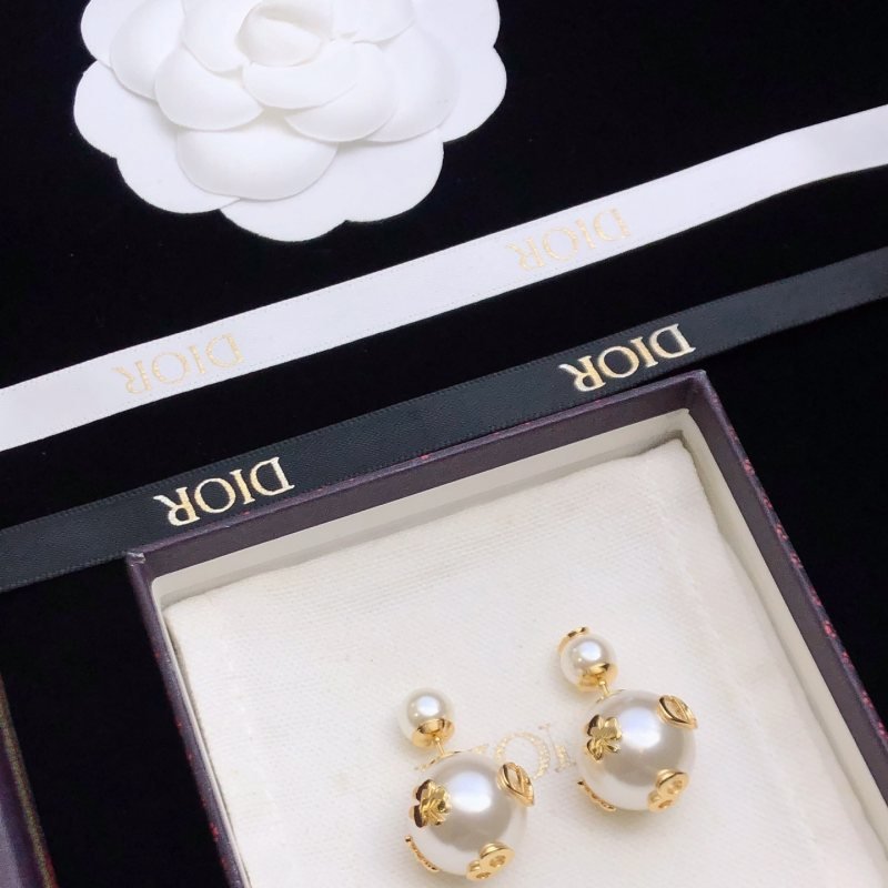 Dior Dior Tribales CD earrings gold-tone metal white pearl 1 5cm drop length