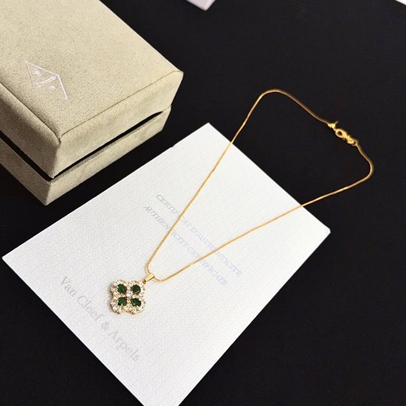 Van Cleef Arpels Alhambra necklace yellow gold metal with green gemstones and clear diamond accents 42cm
