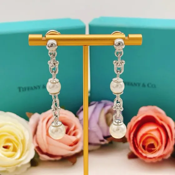 Tiffany Co HardWear Pearl Link Drop earrings silver-toned metal with white freshwater pearls 4 5cm drop length