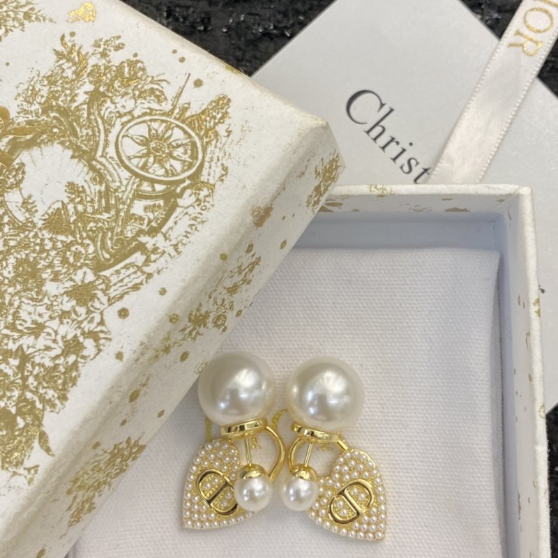 Dior Tribales Heart CD Pearl Earrings earrings Gold-tone metal with white pearls One Size