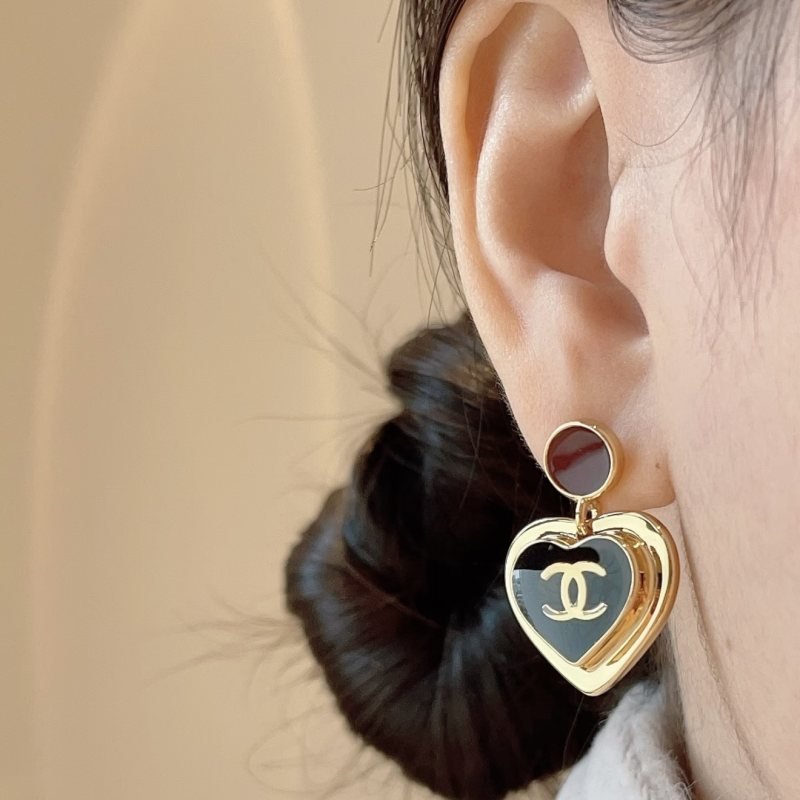 Chanel CC Heart Drop Earrings earrings gold-tone metal black enamel burgundy enamel 2 5cm drop length