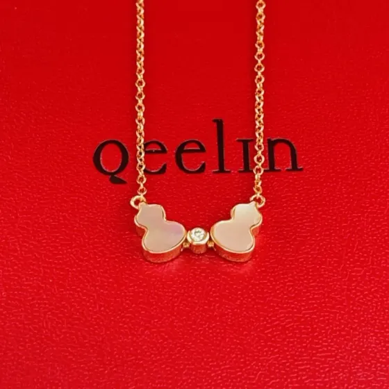 Qeelin Wulu necklace 18K rose gold white mother-of-pearl clear diamond 42cm