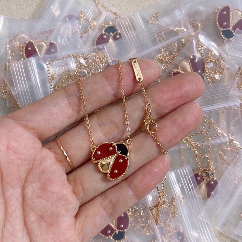 Van Cleef Arpels Lucky Spring Ladybug necklace Rose gold metal with red carnelian and black onyx accents 42cm