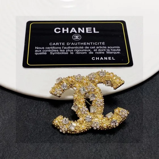 Chanel CC Logo Crystal Pearl Brooch brooch gold-tone metal with clear crystals and cream faux pearls 3 5cm width