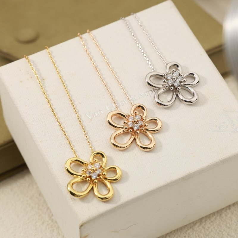 Van Cleef Arpels Flowerlace necklace 18K yellow gold with clear diamond accents 18K rose gold with clear diamond accents 18K white gold with clear diamond accents 42cm