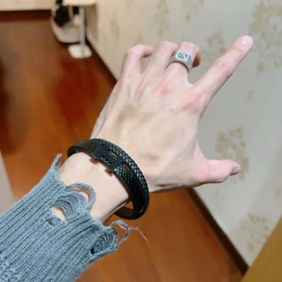 Hermes Anger Forest bracelet Black leather with matte black H hardware beige leather lining 19cm