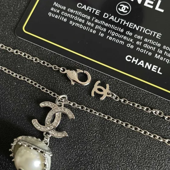 Chanel CC Pearl Drop Pendant necklace Silver-toned metal clear crystal white pearl 42cm