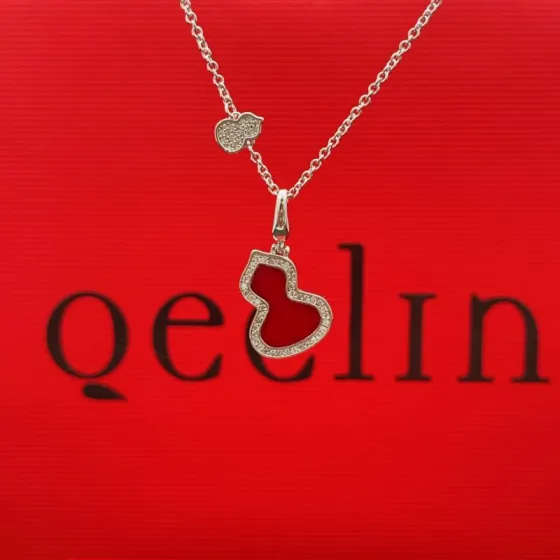 Qeelin Wulu necklace Silver-toned metal red agate clear diamond accents 42cm