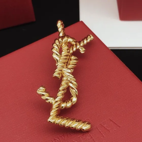 Saint Laurent Twisted Rope Cassandre Monogram Brooch brooch gold tone metal no accent stones 4 5cm height