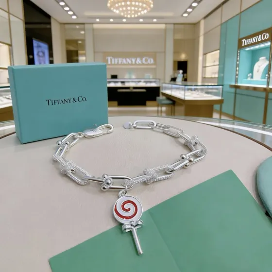 Tiffany Co HardWear Lollipop Charm Bracelet bracelet Sterling silver with clear pave diamonds red and white enamel lollipop charm 18cm