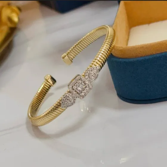 Piaget Possession bracelet yellow gold with clear diamond accents 17cm