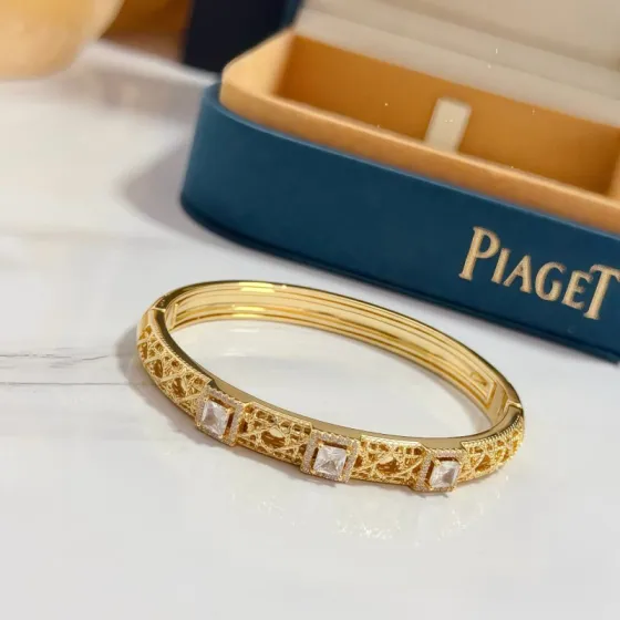 Piaget Golden Oasis bracelet 18k yellow gold with clear princess-cut diamonds and pave diamond accents 17cm inner circumference