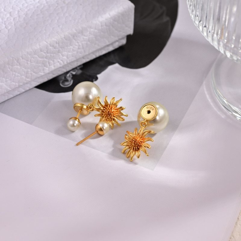 Dior Tribales Daisy Pearl Drop Earrings earrings Gold-tone metal with cream white faux pearls One Size drop length approx 2cm