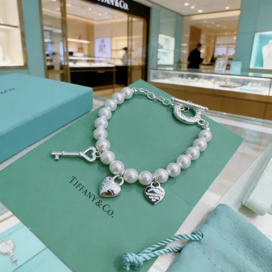 Tiffany Co Return to Tiffany Heart Key Pearl Toggle Bracelet bracelet silver-toned metal with white freshwater pearls 7 inches