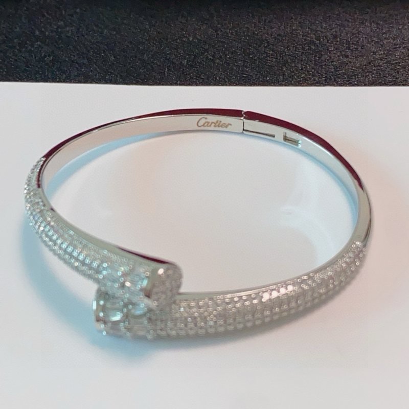 Cartier Panthere de Cartier bracelet silver-toned white gold with clear pave and baguette-cut diamonds 17