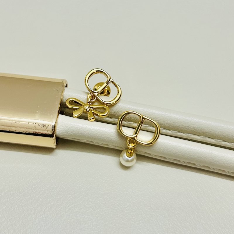 Dior CD Mini Bow earrings Gold-tone metal with white resin pearl One Size