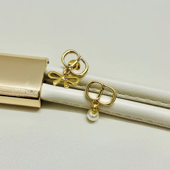 Dior CD Mini Bow earrings Gold-tone metal with white resin pearl One Size