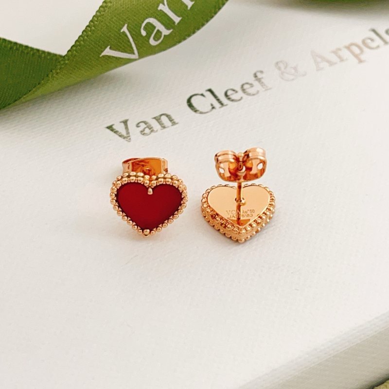 Van Cleef Arpels Sweet Hearts earrings 18k rose gold with red carnelian 9mm diameter