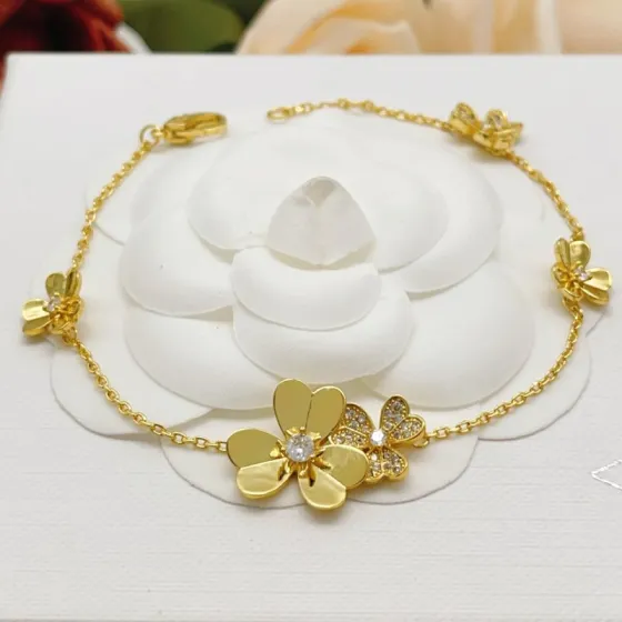 Van Cleef Arpels Frivole bracelet Yellow gold with clear diamond accents 17cm
