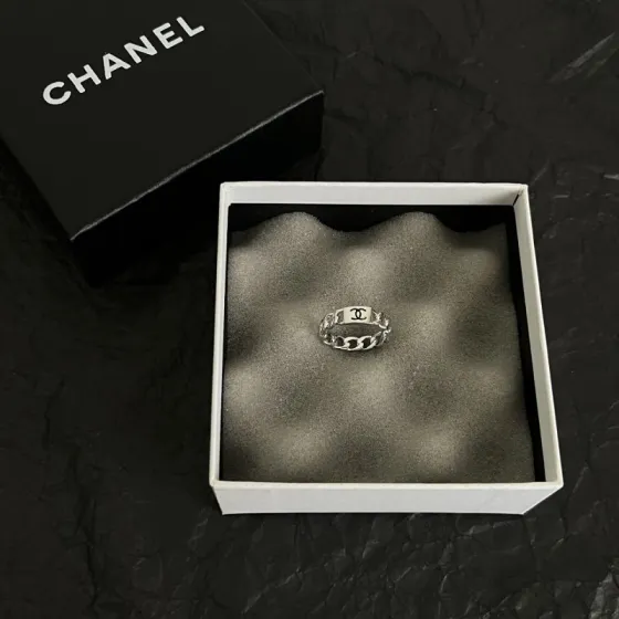 Chanel CC Logo Chain Link Ring ring Silver-toned metal with black enamel CC logo US 7