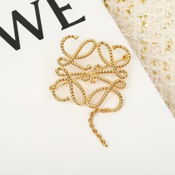 Loewe Anagram brooch gold 5 5cm 4