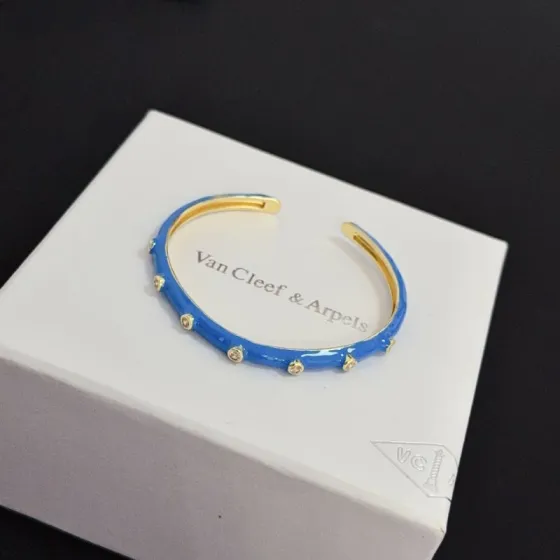 Van Cleef Arpels Perlee bracelet Yellow gold with blue enamel and clear diamond accents 17cm