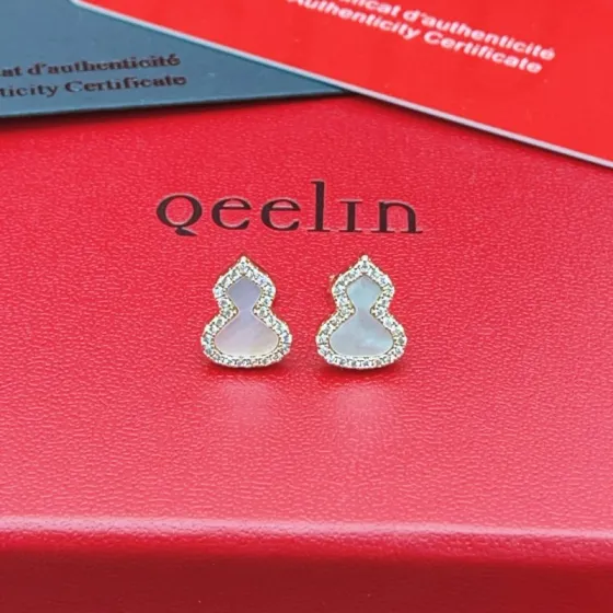 Qeelin Wulu earrings 18k rose gold white mother-of-pearl clear diamond 8mm stud diameter