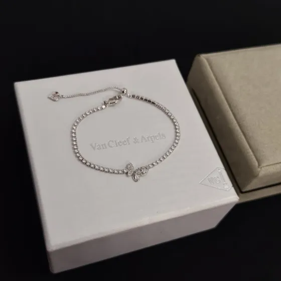 Van Cleef Arpels Four-leaf Clover bracelet Silver-toned metal with clear diamond inlays 17cm