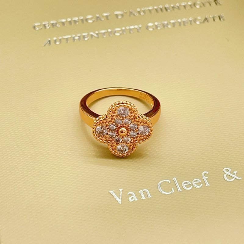 Van Cleef Arpels Vintage Alhambra ring 18k yellow gold clear diamond No 6