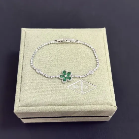 Van Cleef Arpels Frivole bracelet white gold diamond emerald 17cm