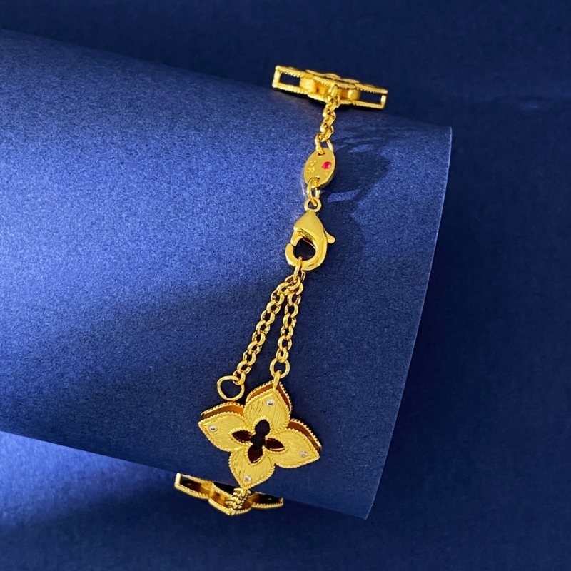 Van Cleef Arpels Venetian Flower bracelet Yellow gold with clear diamond accents and red enamel detail 18cm