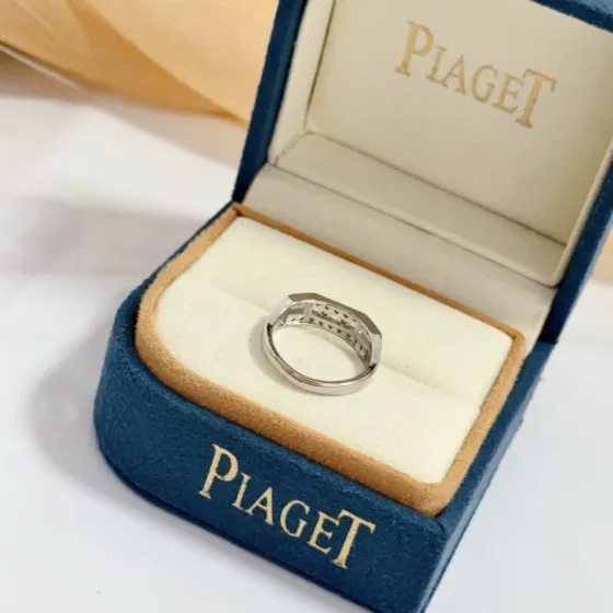 Piaget Possession ring 18k white gold with clear diamond accents US 7