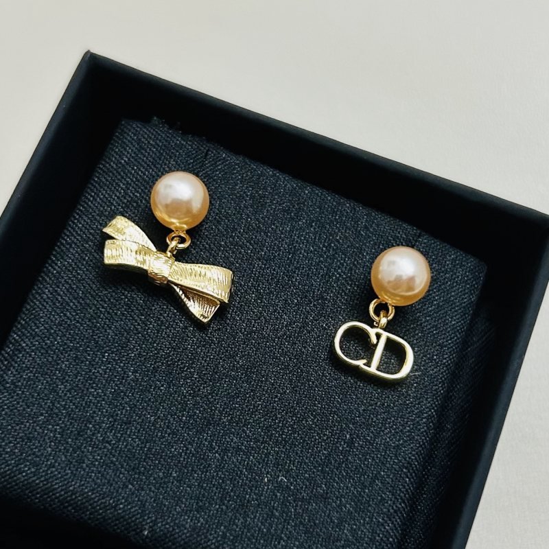 Dior CD Bow earrings Gold-tone metal with champagne pink pearl resin beads One Size