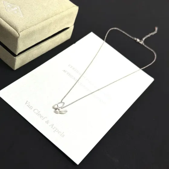 Van Cleef Arpels Two Butterfly necklace White gold metal with white mother-of-pearl inlay 42cm