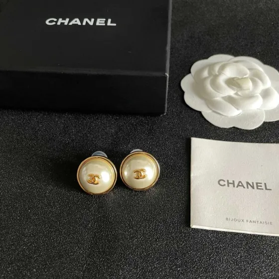 Chanel CC Logo Round Pearl Stud Earrings earrings gold-tone metal cream white faux pearl 2cm diameter