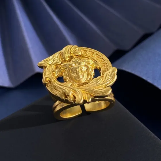 Luxury ring