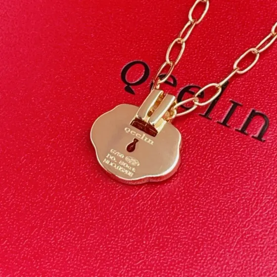 Qeelin Yu Yi necklace 18k rose gold white diamond iridescent mother-of-pearl 42cm
