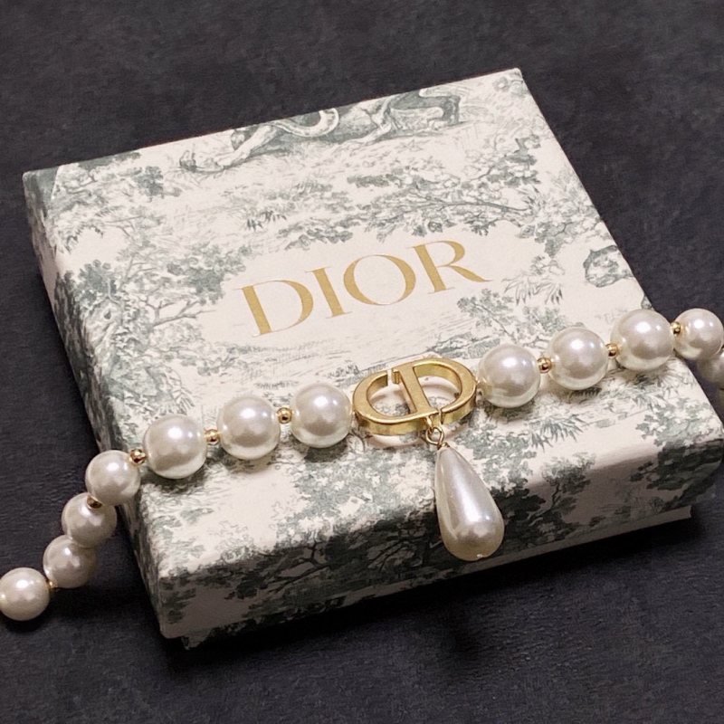 Dior CD Logo Pearl Drop Choker necklace Gold-tone metal with white pearls 40cm