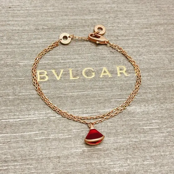 Bvlgari Divas Dream bracelet Rose gold metal with carnelian red stone 17-19cm adjustable
