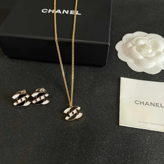 Chanel CC Logo Enamel Pendant necklace gold-tone metal with black and white enamel 42cm