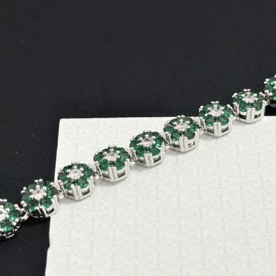 Van Cleef Arpels Fleurette bracelet silver-toned white gold metal emerald green gemstones clear white diamonds 18cm