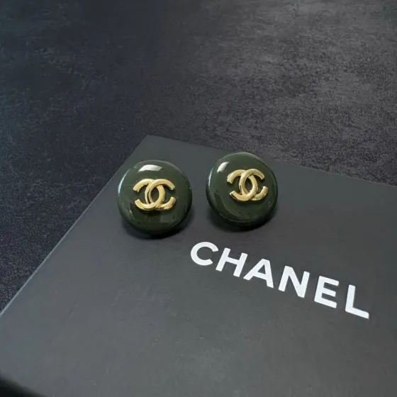Chanel CC Logo Round Stud Earrings earrings Dark green resin with gold-tone metal CC logo 2cm diameter