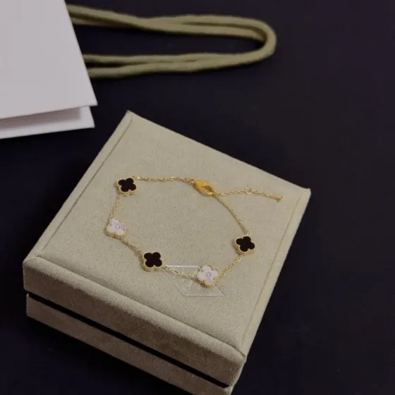Van Cleef Arpels Alhambra bracelet yellow gold black onyx white mother-of-pearl diamond 18cm