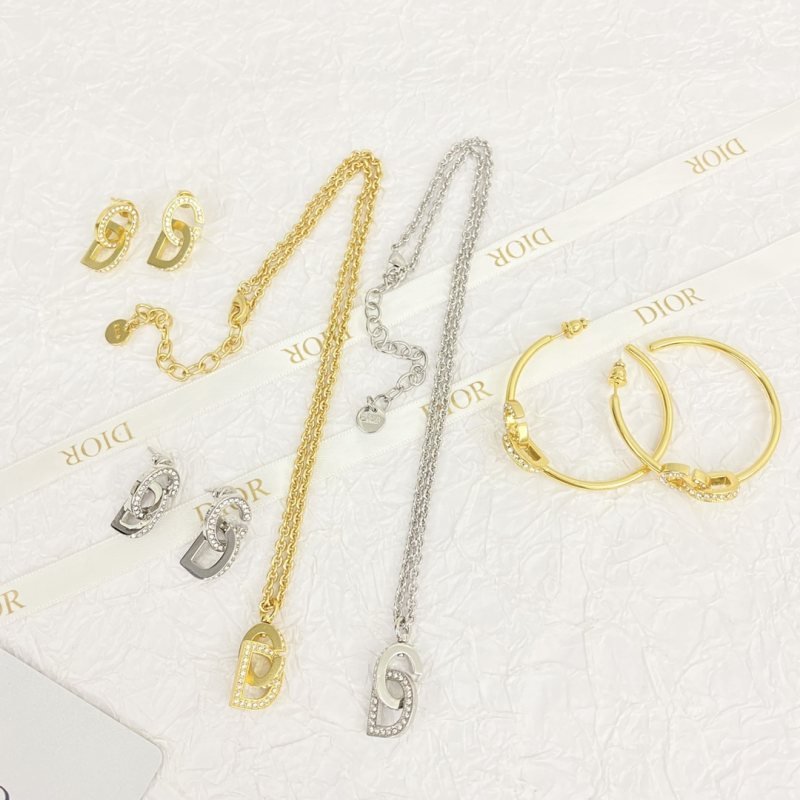 Dior CD Montaigne necklace gold-tone metal with clear crystal pave 42cm with 5cm extender