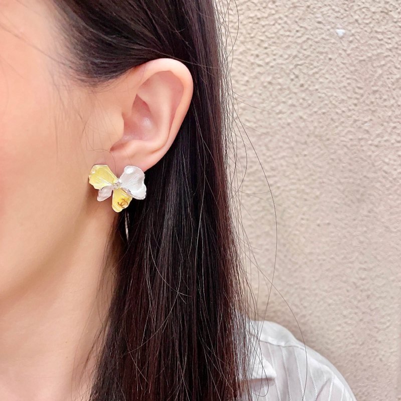 Chanel CC Logo Flower Stud Earrings earrings silver-toned metal pale yellow enamel white enamel clear crystal accents 2cm stud diameter