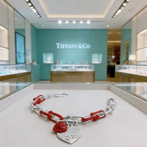 Tiffany Co Return to Tiffany Heart Tag bracelet silver metal with red enamel 18cm