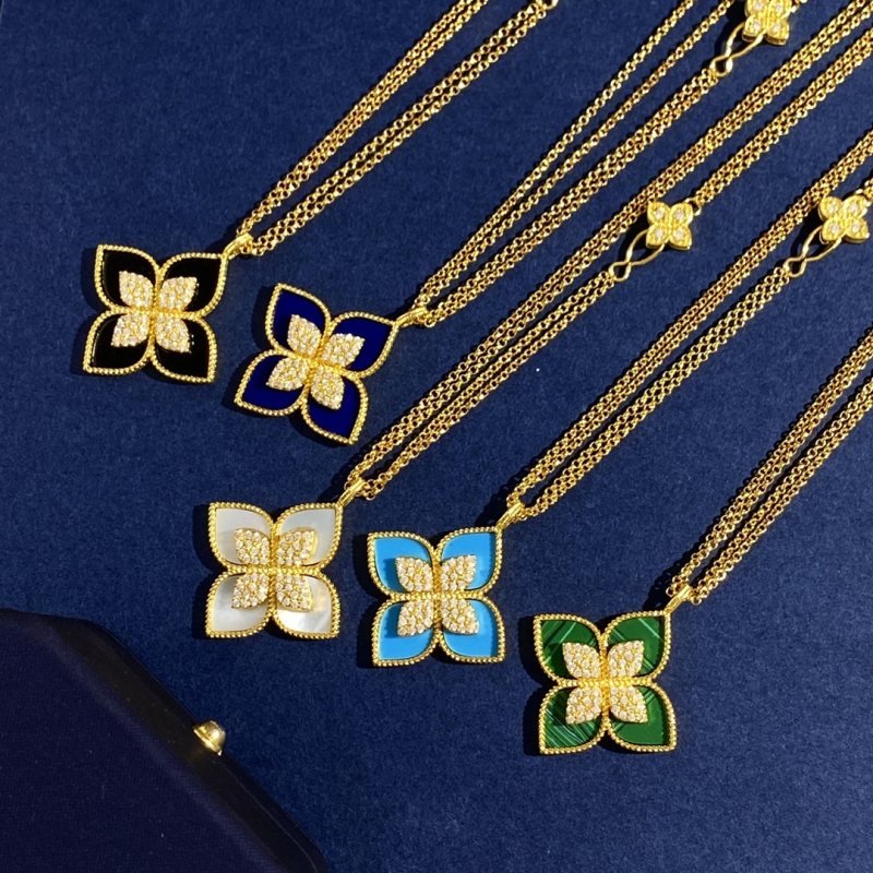 Van Cleef Arpels Venetian Princess necklace Yellow gold with diamond pave available with black onyx blue lapis lazuli white mother-of-pearl turquoise or green malachite inlay 42cm