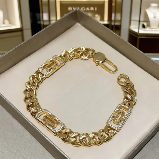 Bvlgari DIVAS DREAM bracelet 18k yellow gold with clear diamond pave accents 18cm